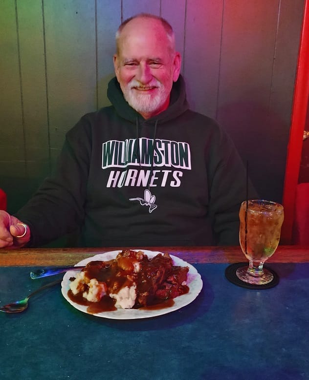 Casey's Tp;edp has comfort food on Mondays and JD is ready to dig into his Roast Beef Dinner