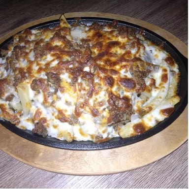 Tuesday through Thursday from 5 PM to 7 PM, Casey’s offers 50% off appetizers for dine-in guests.